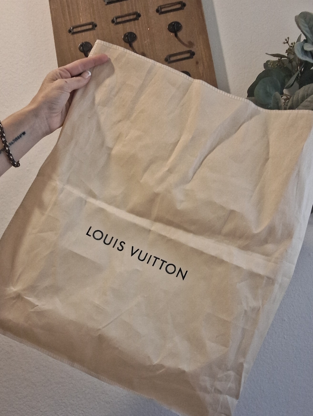 Louis Vuitton Beige Dust/Shopping Bag with Black Logo
